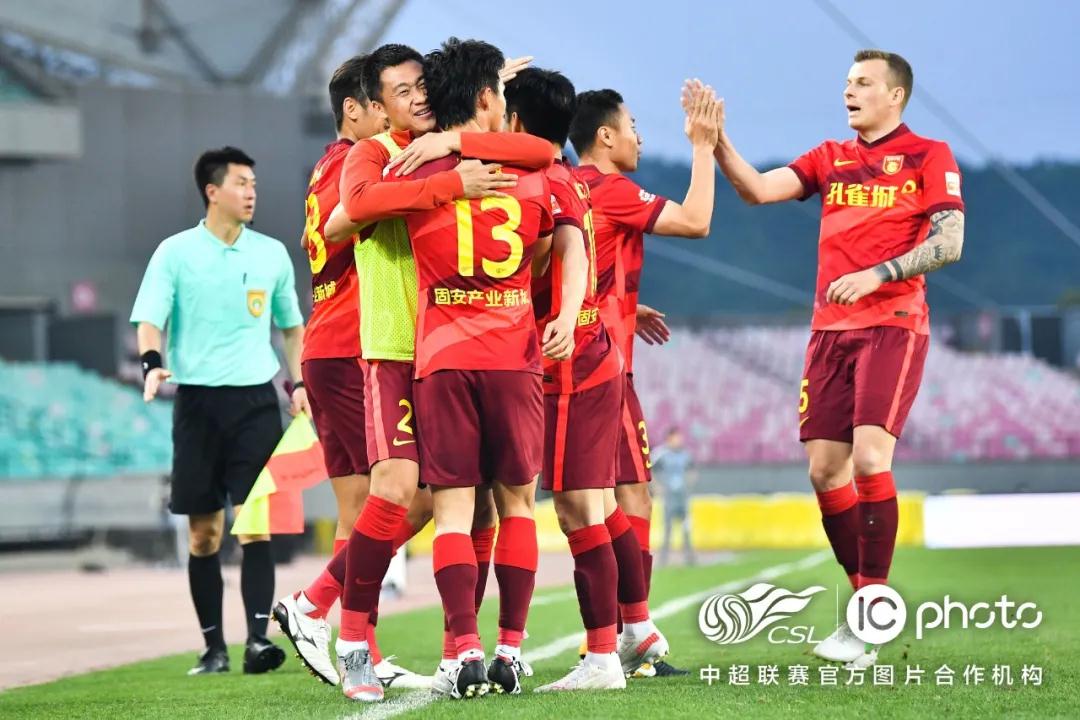 ترتيبات أستون فيلا ونيوكاسل يونايتد في الدوري الإنجليزي الممتاز